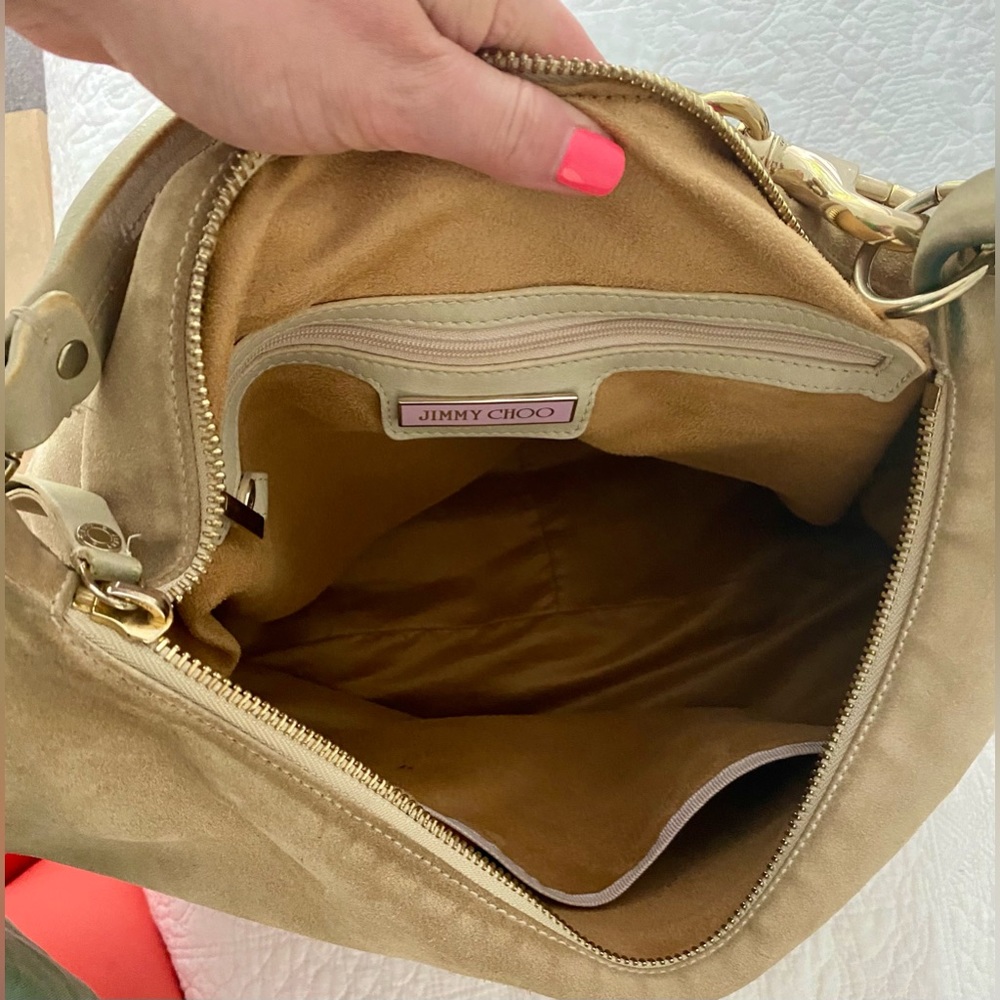 JIMMY CHOO large suede shoulder bag. Tan / beige colour, gold embellishments. - Picture 7 of 11